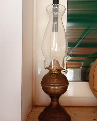 Lume antico a petrolio