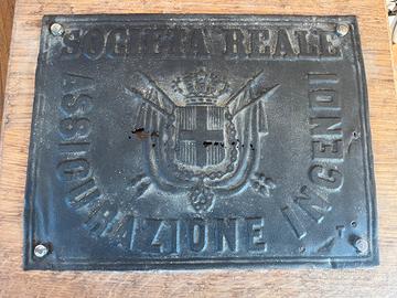 Insegna pubblicitaria REALE ASSICURAZIONI