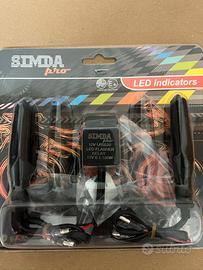 Frecce led sequenziali universali per moto