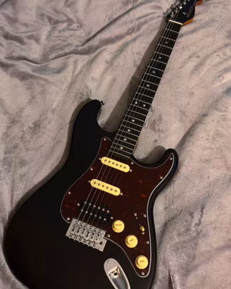 Chitarra elettrica Mooer con amplificatore