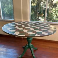 Tavolo vintage rotondo in legno con piano decorato