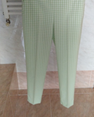 Pantaloni nuovi