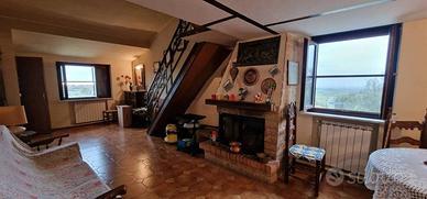 Rustico / Casale di 90 m² con 4 locali a Tarquinia