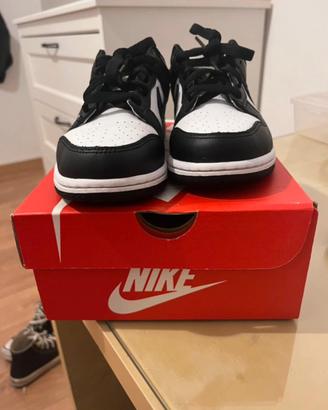 Nile Dunk Low “Panda”