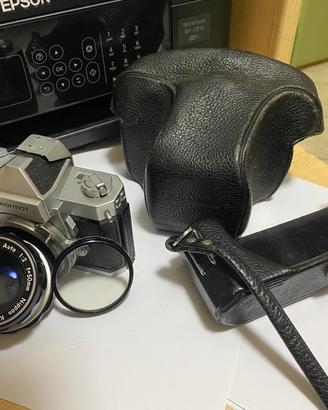 Fotocamera Nikon Nikkormat + obbiettivo