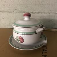 Zuppiera in ceramica con piatto e coperchio