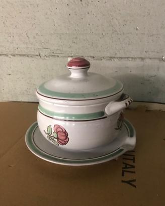 Zuppiera in ceramica con piatto e coperchio
