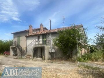 Rustico / Casale di 300 m² con più di 5 locali e b