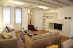 Elegante trilocale in palazzo storico Piazza Isolo