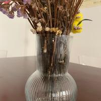 Vaso di vetro per fiori