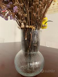 Vaso di vetro per fiori