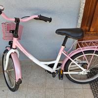 Bicicletta rosa e bianca