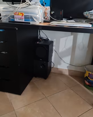 scrivania Ikea con cassettiera
