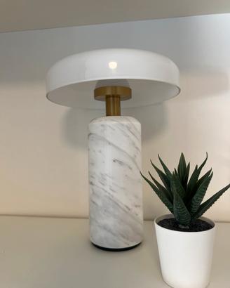 Lampada da tavolo LED design moderno in marmo