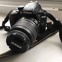 Nikon D3300 + 18-55mm obiettivo