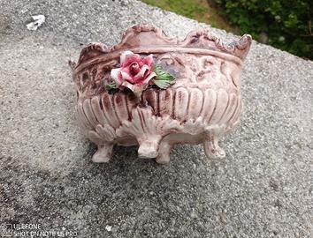 Vaso  ceramica   per fiori da giardino.