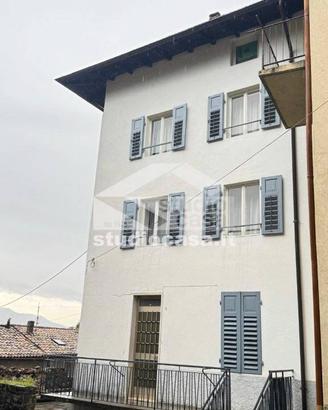 Rustico / Casale di 120 m² con più di 5 locali a T