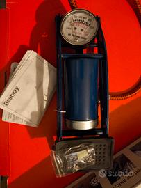 pompa a pedale  con manometro 