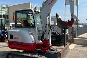 ESCAVATORE TAKEUCHI