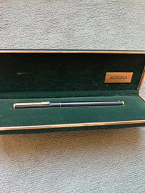 Penna stilografica modello Aurora Hastil nero