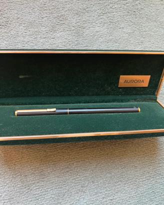 Penna stilografica modello Aurora Hastil nero