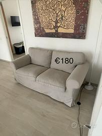 Divano Ikea modello hillared beige(180€)+puff(50€)