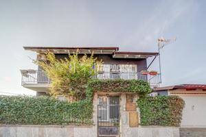 GATTICO/VERUNO - VILLETTA DI TRE LOCALI CON GIARDI