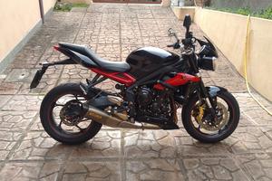 triumph street triple 675 R 2013