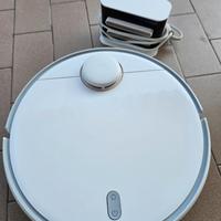 Robot aspirapolvere e lavapavimenti