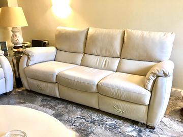 DIVANO A 3 POSTI NATUZZi WELLBE in pelle bianco