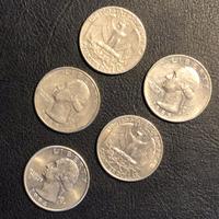Cinque monete da un quarto di dollaro