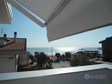A 20 mt dal mare ampio e con terrazza sul mare