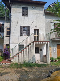 Casa indipendente su due lati con terreno