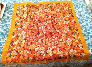 Foulard corallo con fiori 100% seta