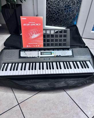Tastiera Yamaha EZ-200 + custodia e supporto