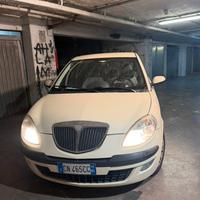 Lancia y