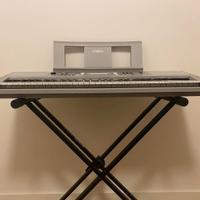 pianola YAMAHA