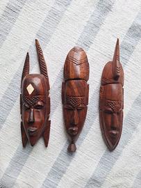 Maschere africane in legno intagliato