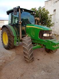 JOHN DEERE 5820