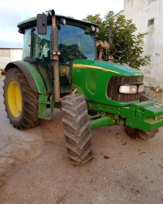 JOHN DEERE 5820