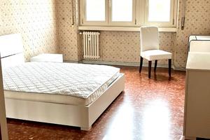 Camera matrimoniale arredata ad uso singolo