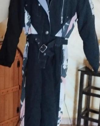 Due tute da donna per sciare