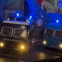 1/43 carabinieri-polizia con luci