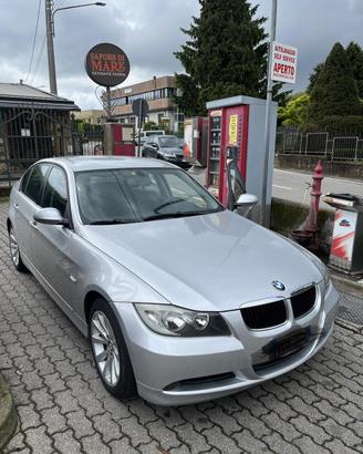 BMW E90 320i