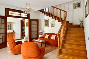 Pregevole abitazione su due livelli e giardino