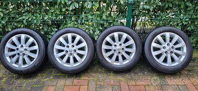 4 cerchi in  lega toyota  r16 più  gomme Michelin 