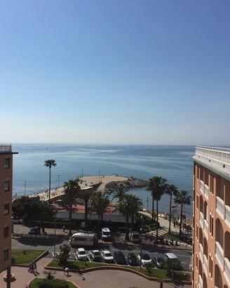 Andora, attico fronte mare