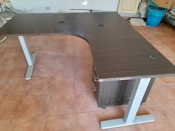 scrivania  per  ufficio  con  cassettiera  