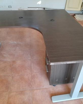 scrivania  per  ufficio  con  cassettiera  