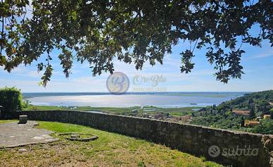 Villa di 390 m² con più di 5 locali a Massarosa
